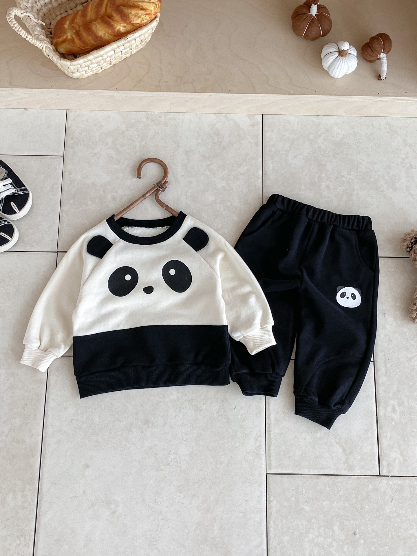 New Long Sleeve Round Neck Western Style Panda Sweater Pants Suit