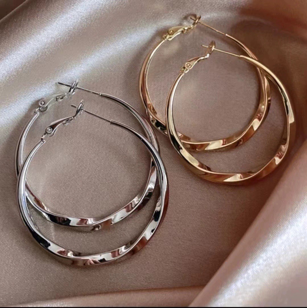 Twisted Eyelet Simple And Stylish Earrings
