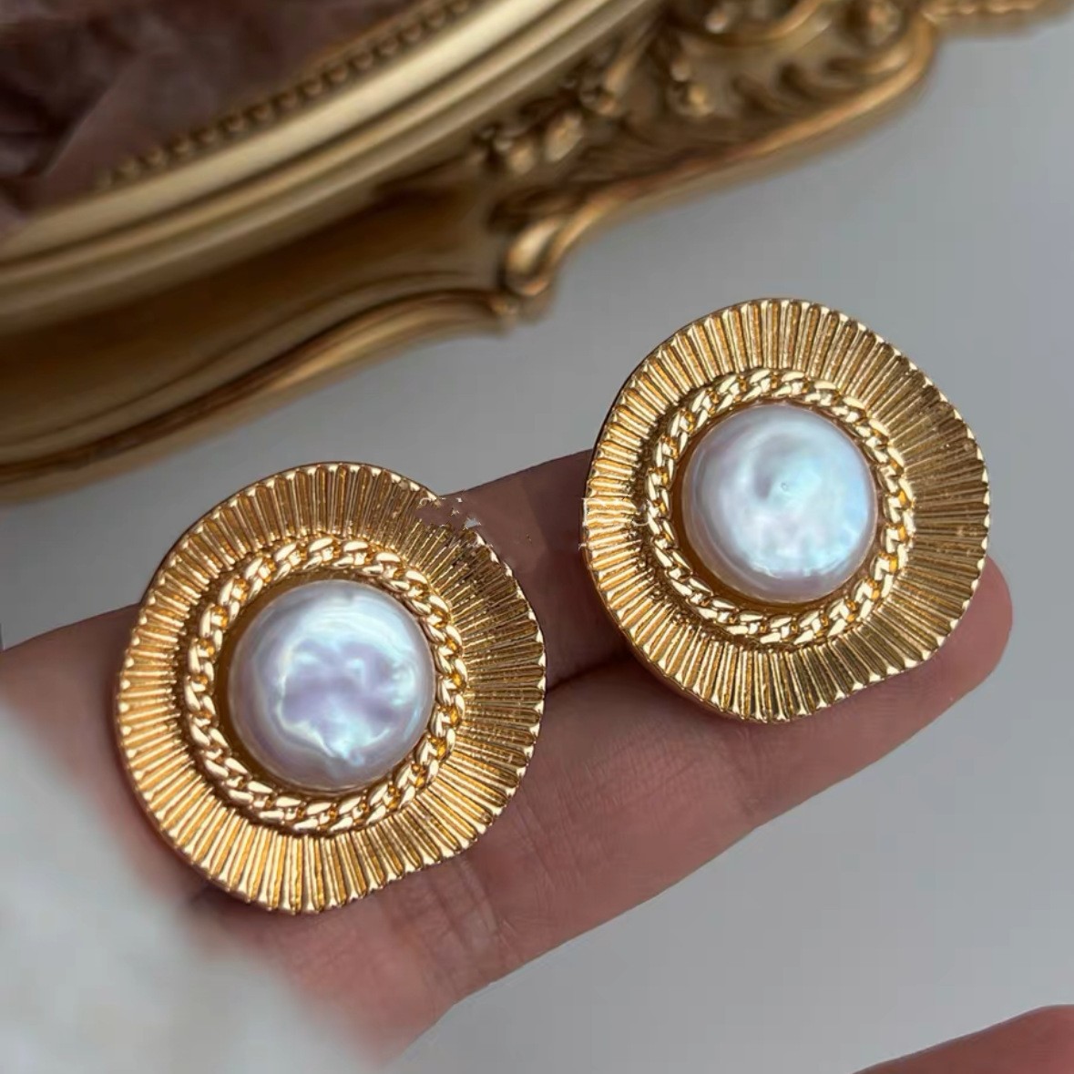 Fashion French Retro Simple Earrings For Women