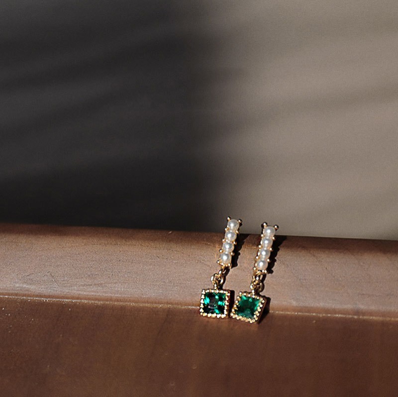 Simple earrings web celebrity earrings