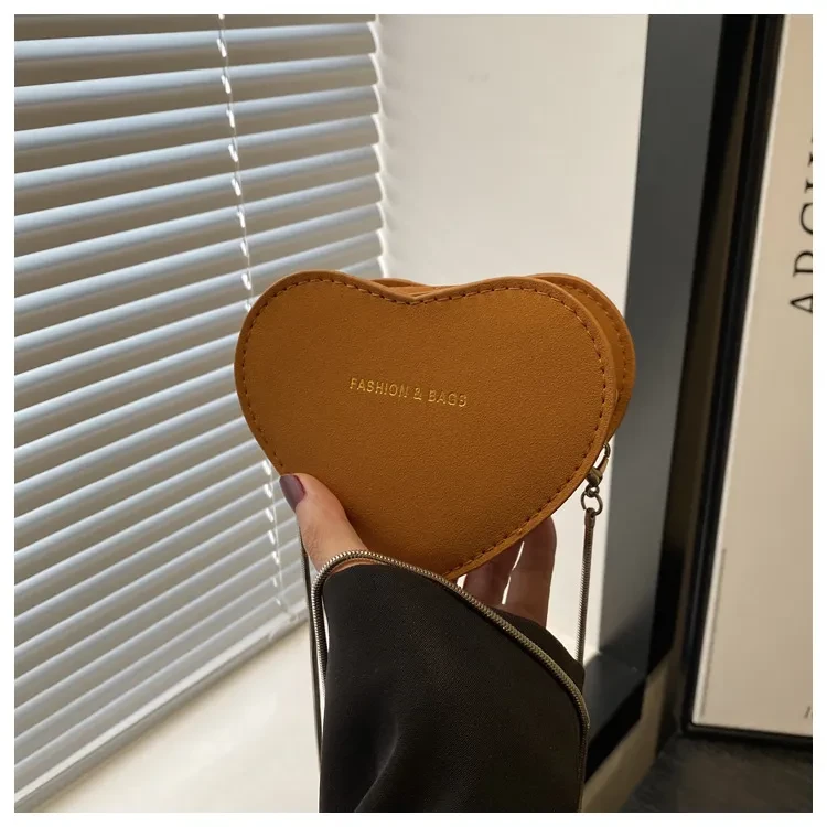 Vintage Heart-Shaped Mini Chain Crossbody Bag