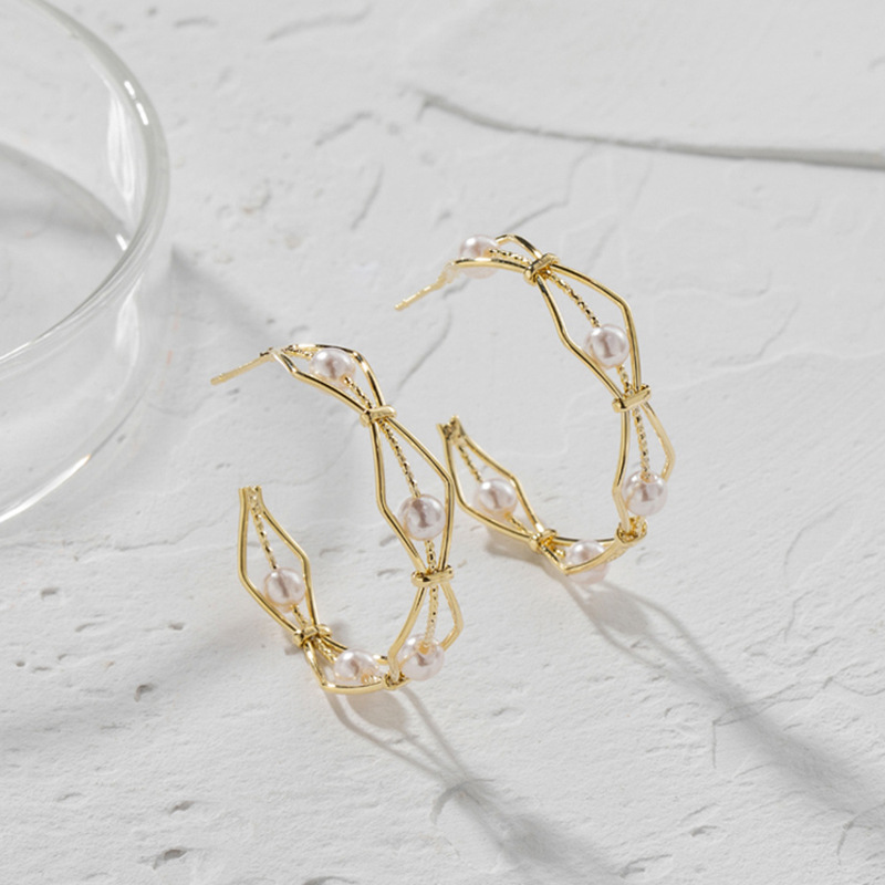 Spiral earrings gold C-shaped earrings