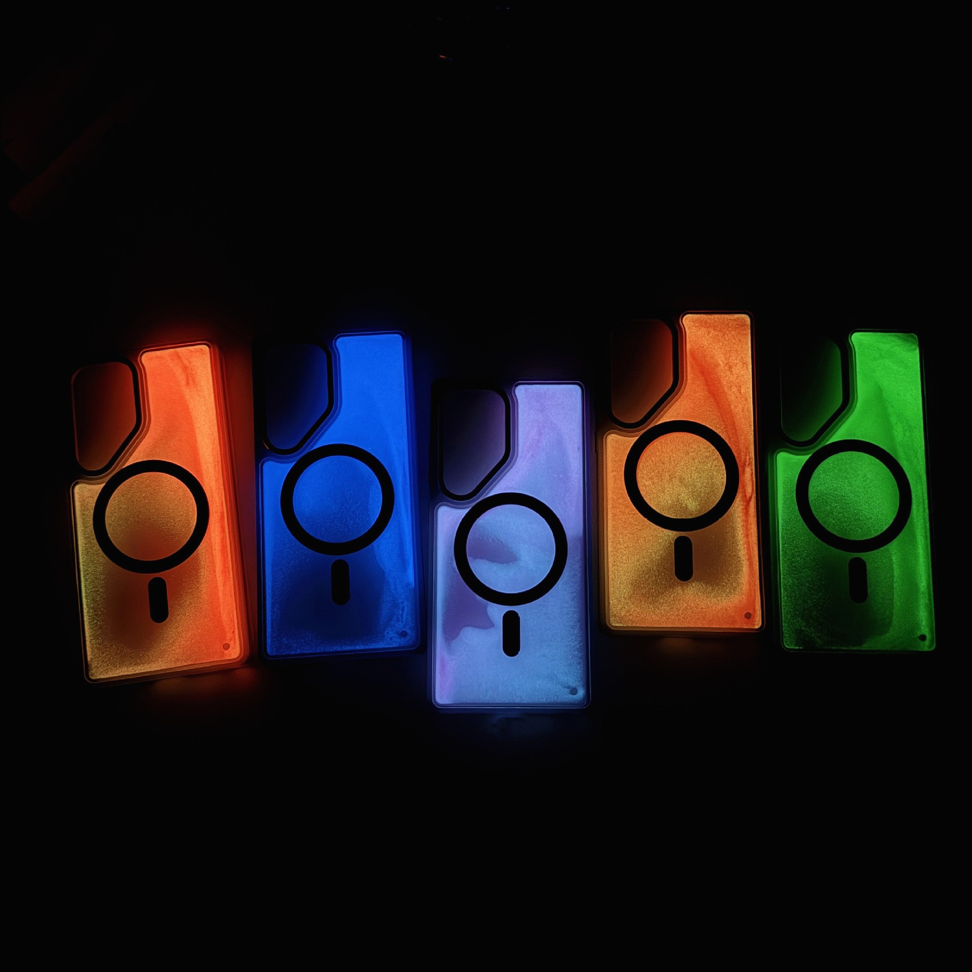 Luminous Quicksand S25Ultra Magnetic Suction Phone Case