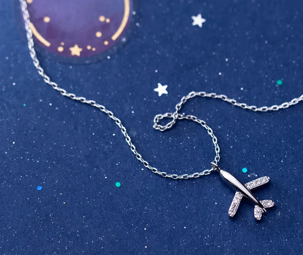 Temperament of diamond plane pendant