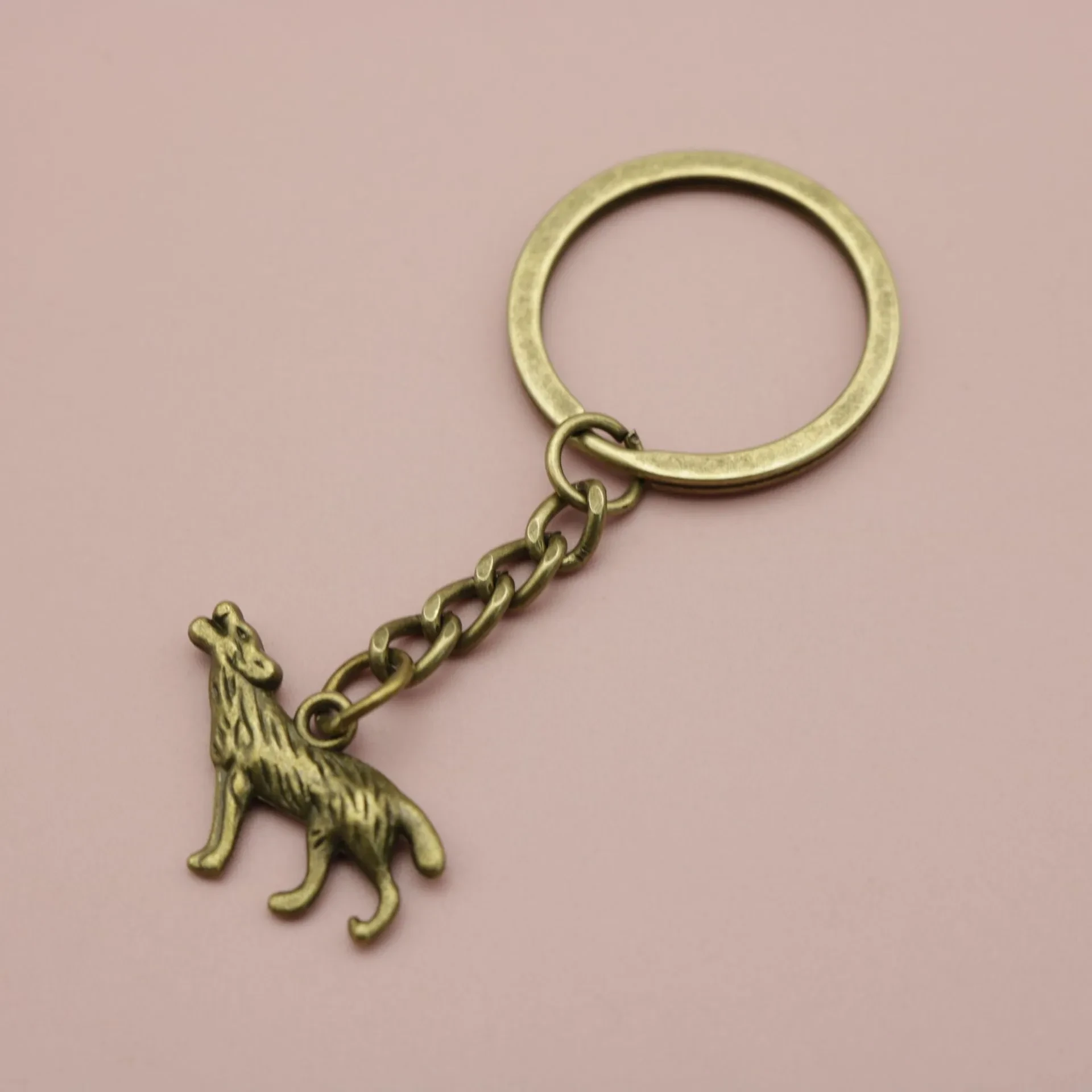 Ornament Simple Wolf Keychain Pendant
