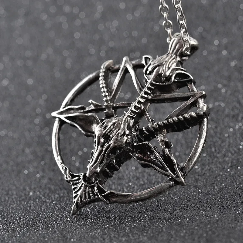 American Jewelry retro Skull Pendant Pendant Necklace round pan head aliexpress wish explosion models
