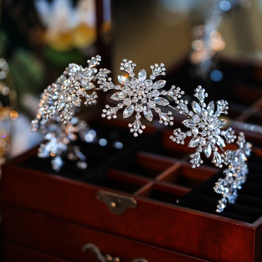 Bride's Shiny Rhinestone Headband