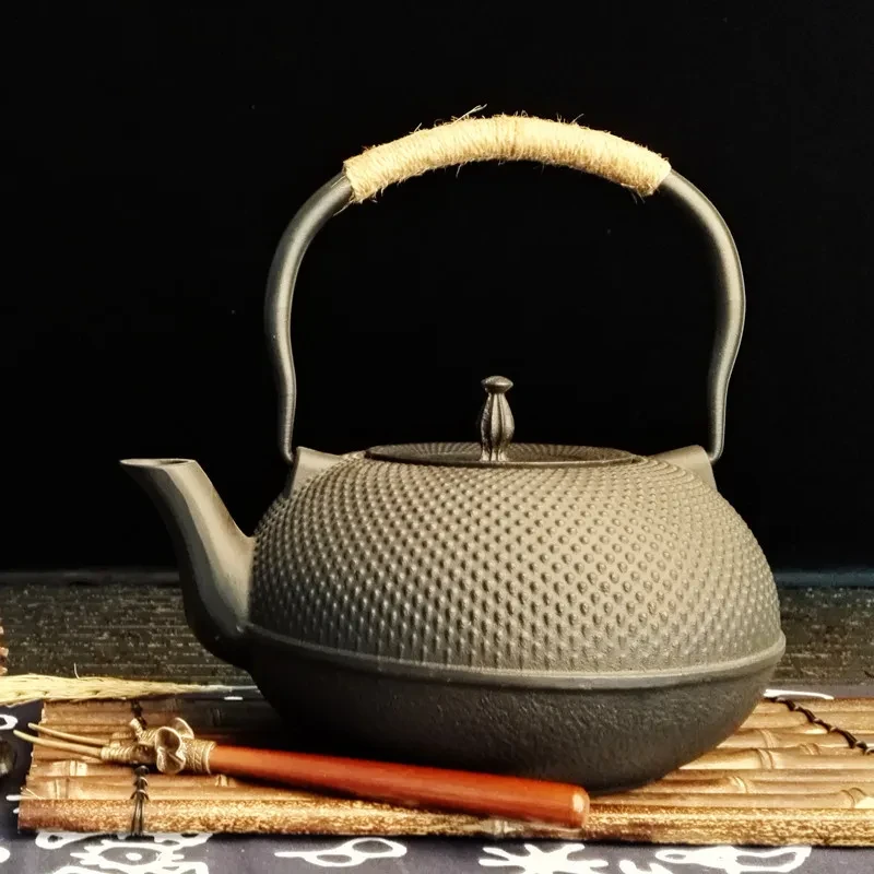 Cast iron kettle for tea