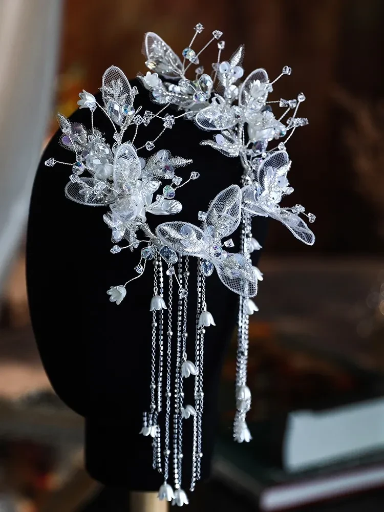 White Lace Flowers Are In Pairs