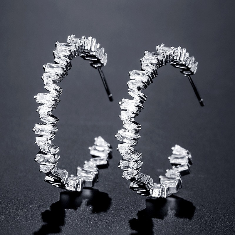 Women's Irregular Retro Inlaid Zirconium Thick C- Shaped Earrings