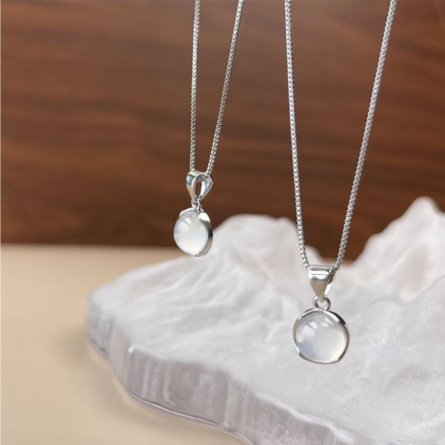 Women's Korean-style Simple Oval Pendant Necklace