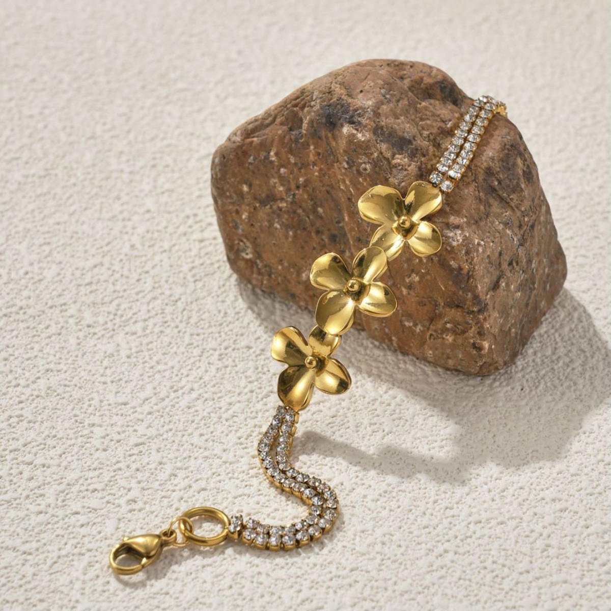 Light Luxury 18K Gold Plated Stainless Steel Flower Bracelet