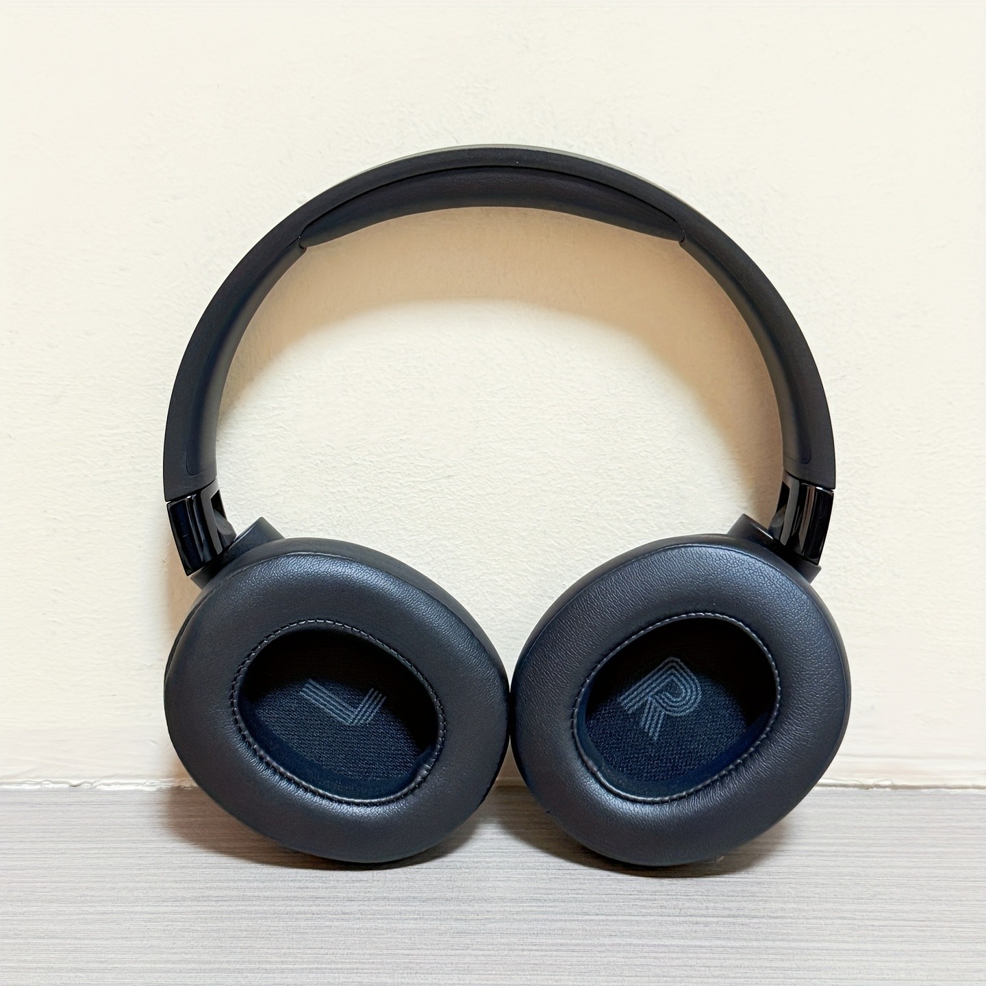 JBL Tune 770NC Wireless Over-Ear Headphones  Smart Sound, Total Silence