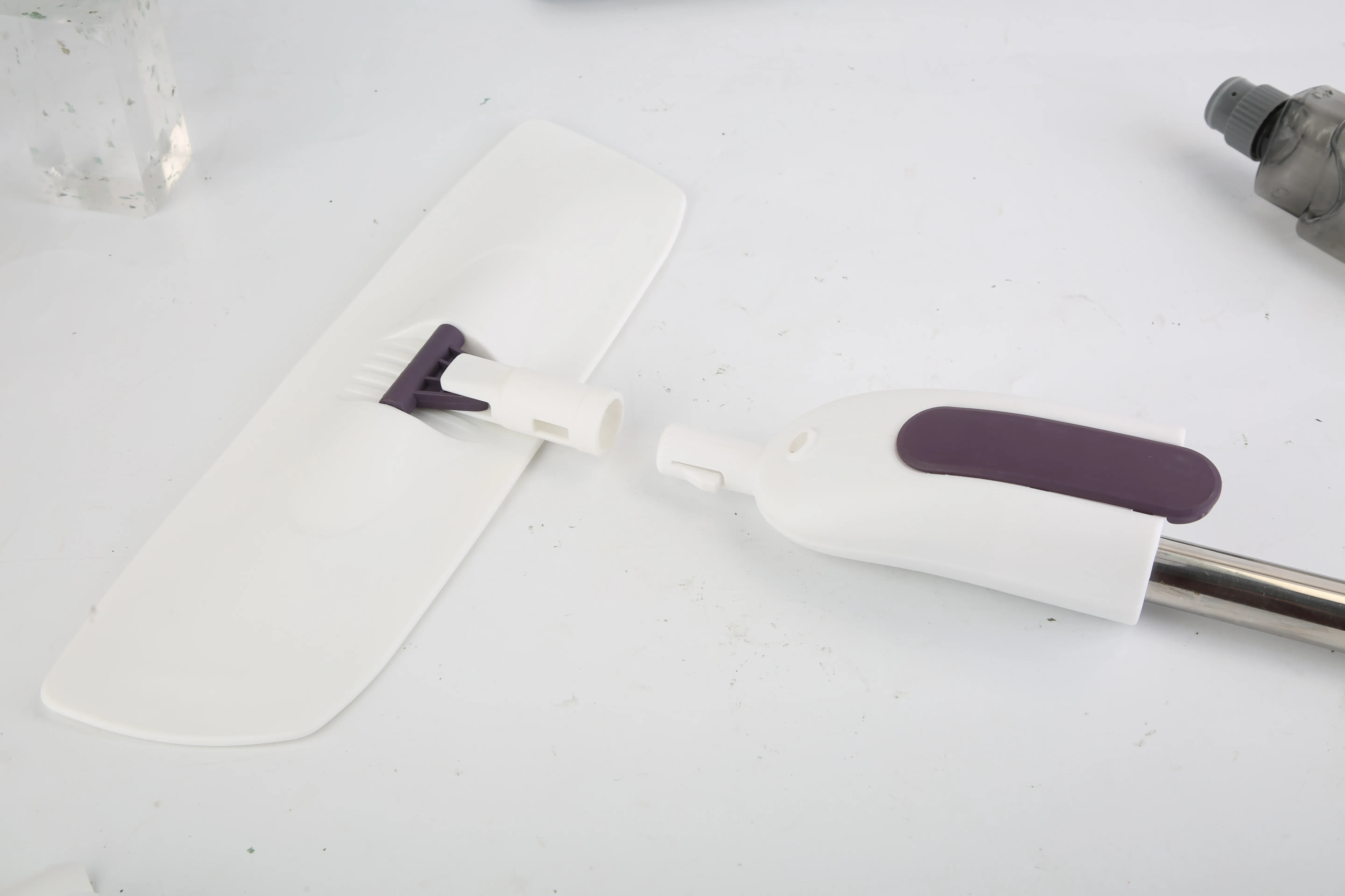 1Set Spray Mop With 3 Machine Washable Microfiber Pads 12OZ Refillable Water Bottle Wet Dry Use Microfiber Mop For Hardwood Ceramic Tiles Laminate Floor Cleaning Commercial Home Use