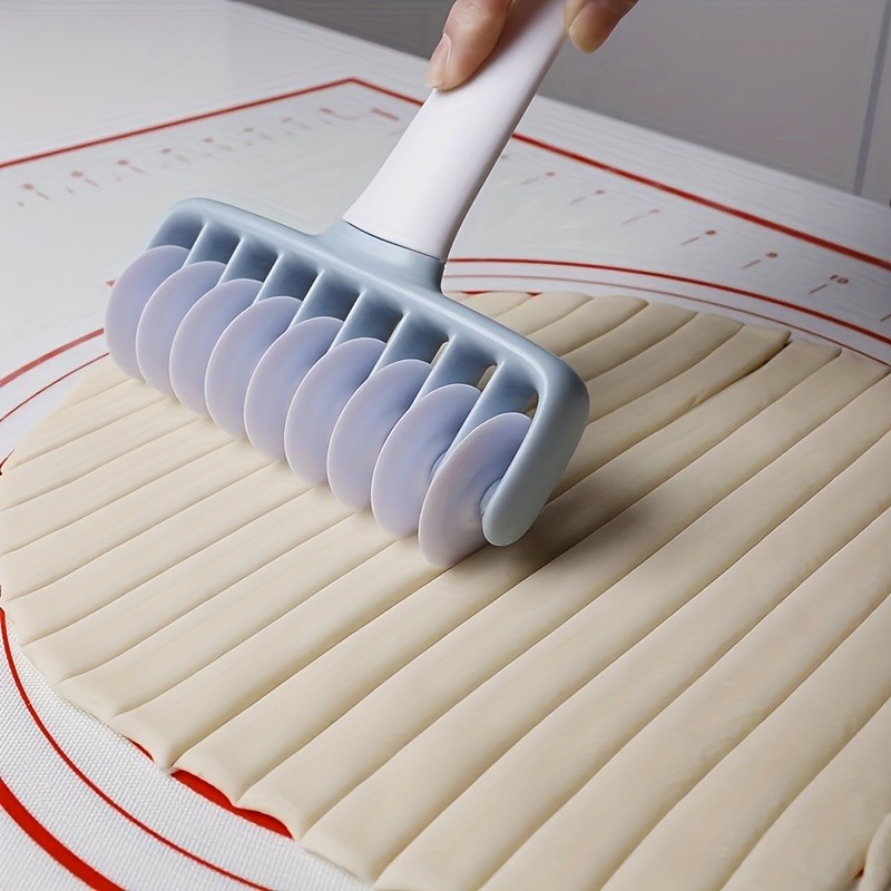 WIEZ Professional Pastry Wheel & Noodle Roller Durable Plastic Cutter for Dough, Pasta and Baking Prep