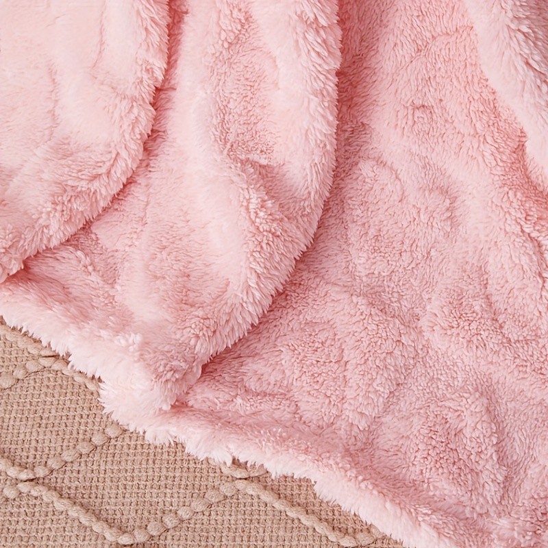 Mini Eggs Autumn and Winter Plush Blankets with Heart Patterns