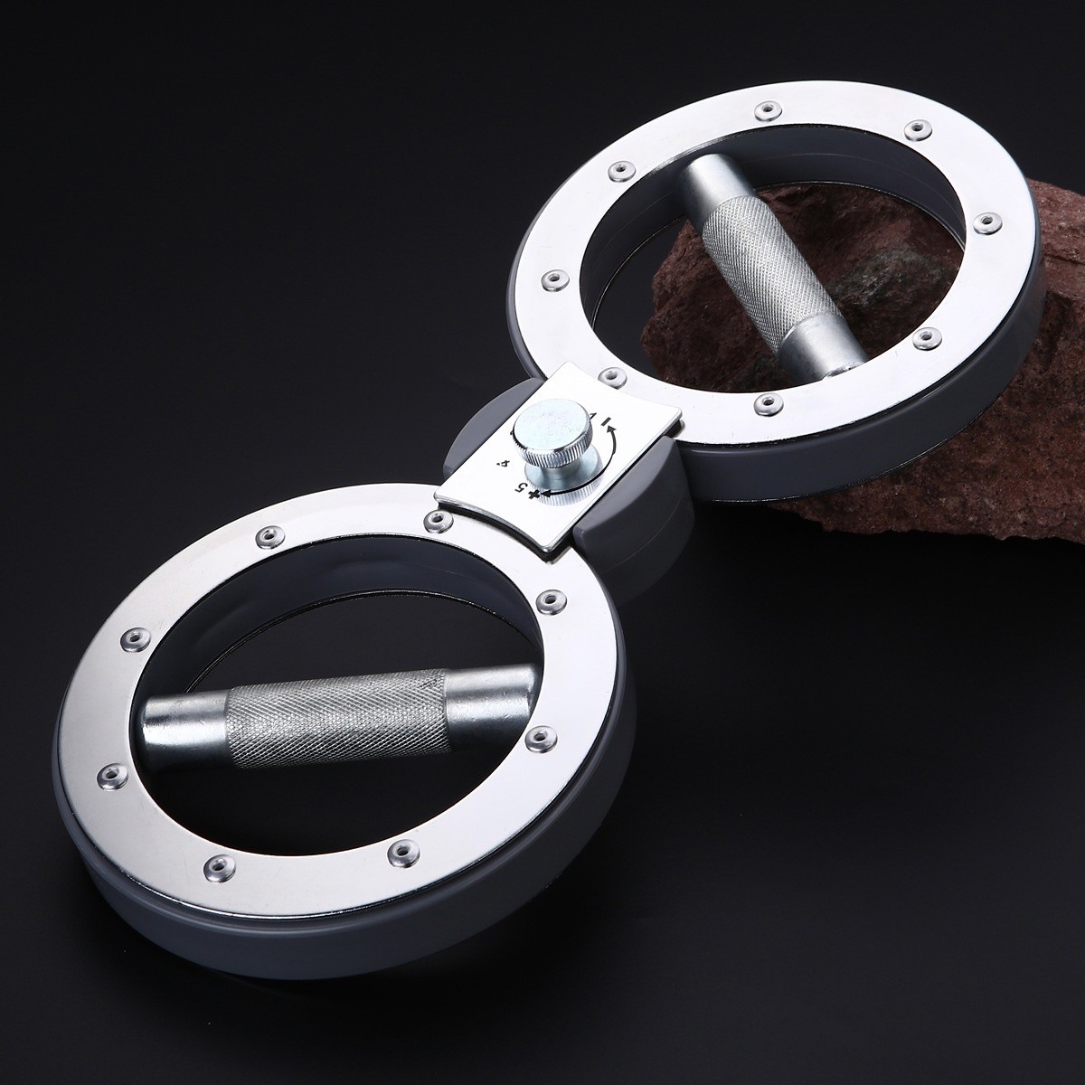 Adjustment Arm Strength Machine