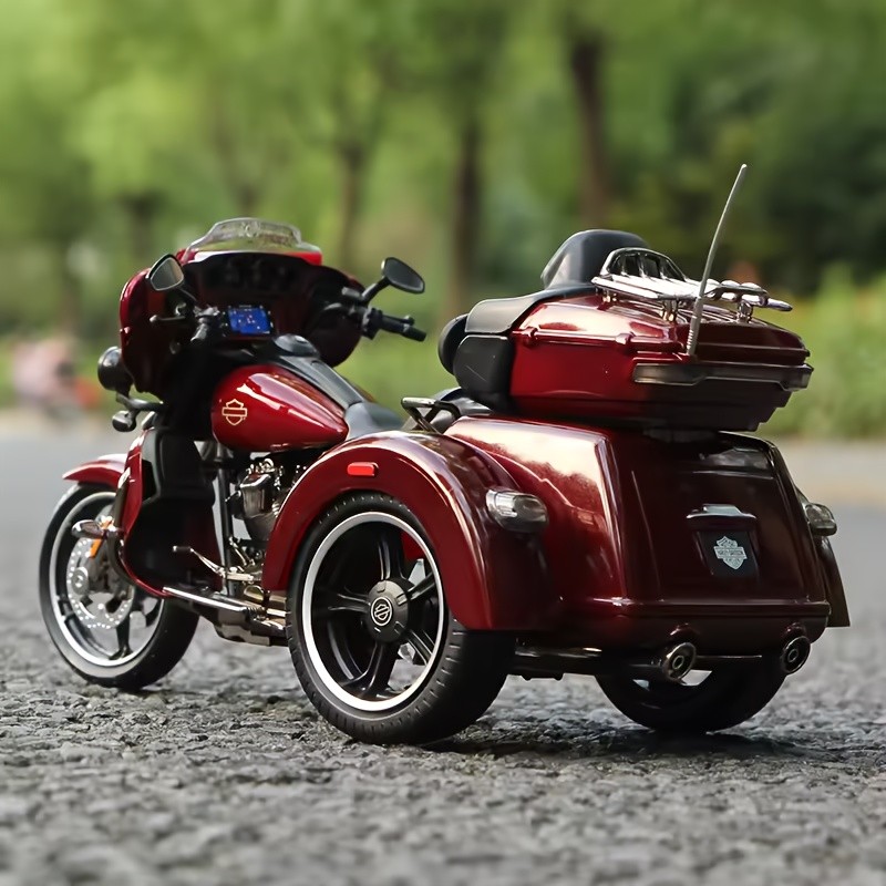 Maisto 1:12 Scale - Davidson CVO Tri Glide 2021 Trike Die-Cast Collectible Motorcycle Model