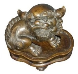 The Pre-Revolution Chinese Broaue: An Important Piece of Chinese History
