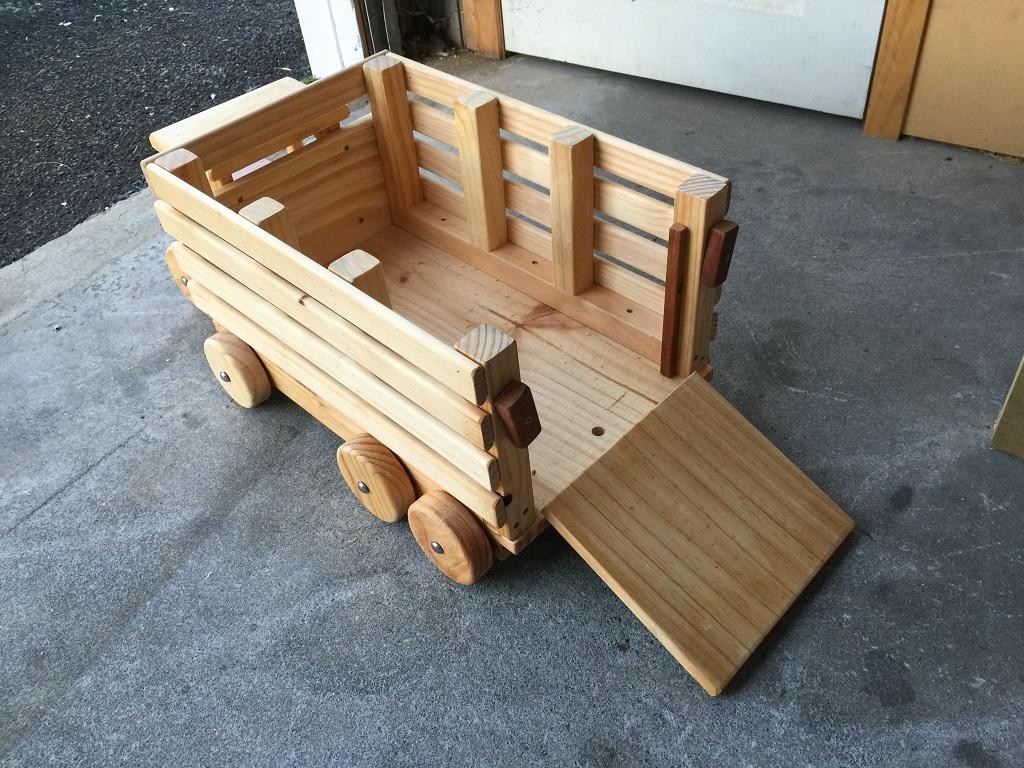 ๐ฟ๐ณ๐ฟ Ride in Stock Truck and Trailer Toy Set