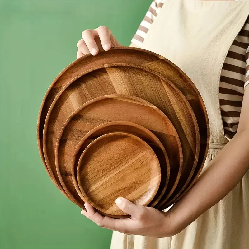 4-Piece Set of Natural Wooden Plates