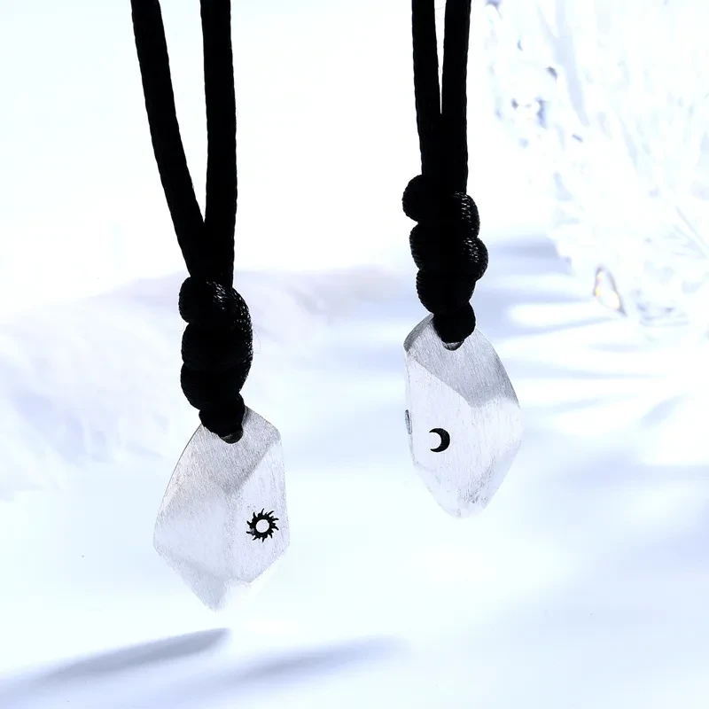 Collar de pareja con piedra de los deseos que atrae al sol y la luna, colgante de imán cepillado sencillo estilo hipster.