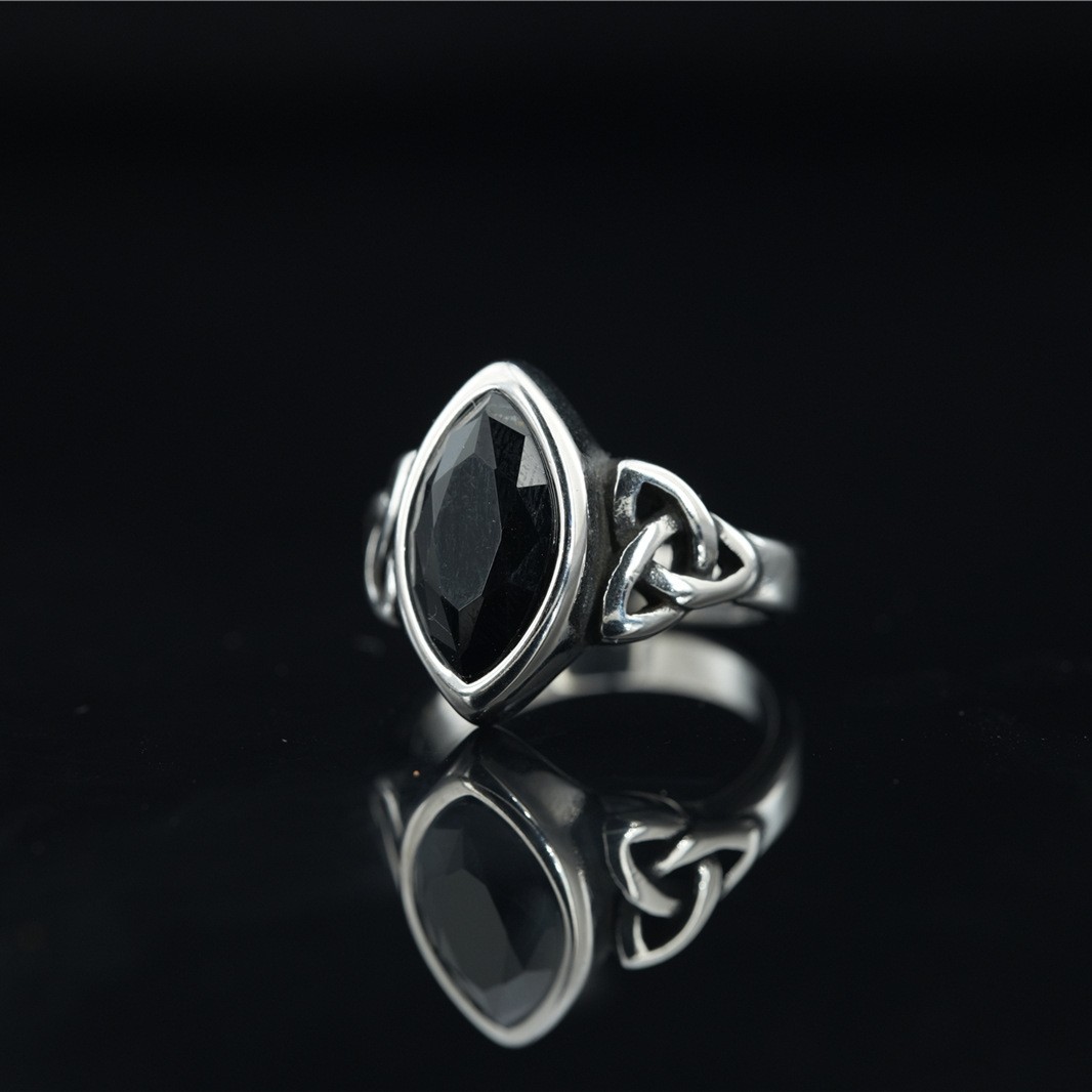 Fashion Retro Black Gem Titanium Steel Ring