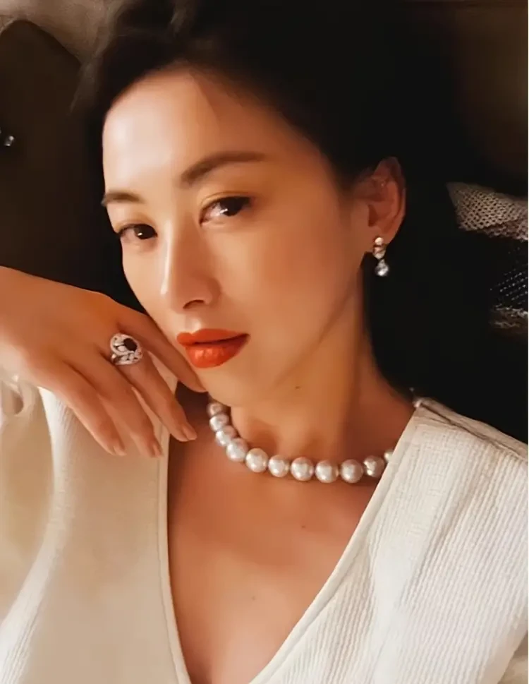 Elegant Freshwater Pearl Necklace