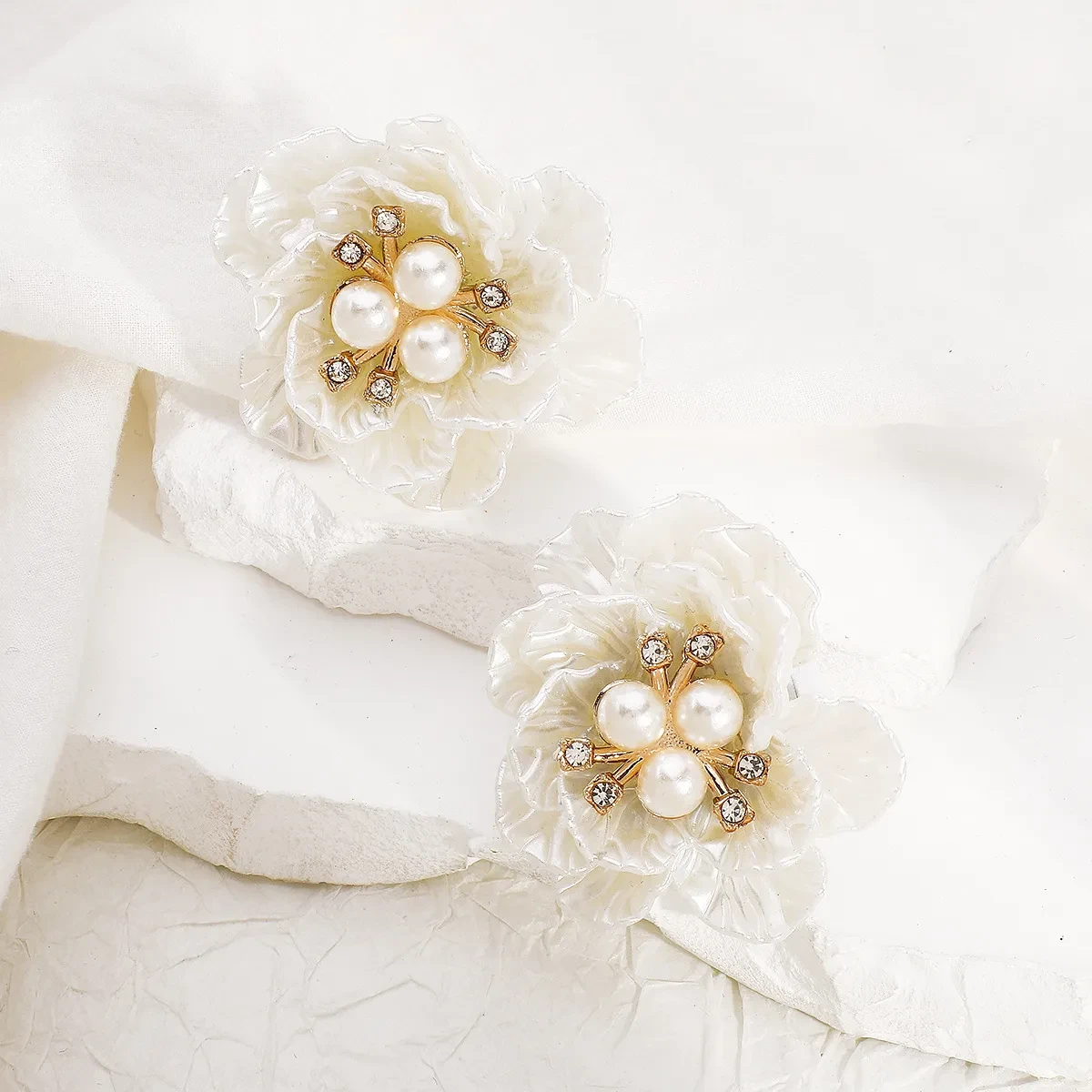 Romantic Three-dimensional Camellia Pearl Necklace