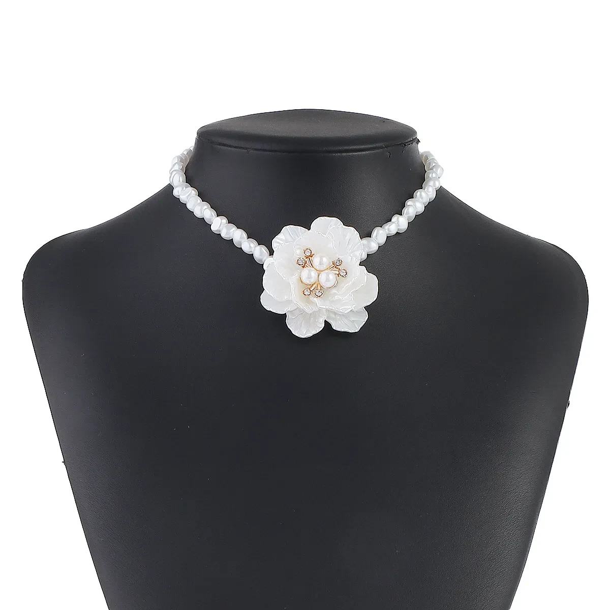 Romantic Three-dimensional Camellia Pearl Necklace