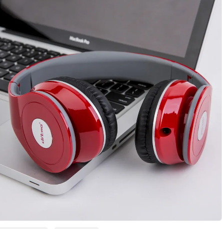 Wireless sports headphones