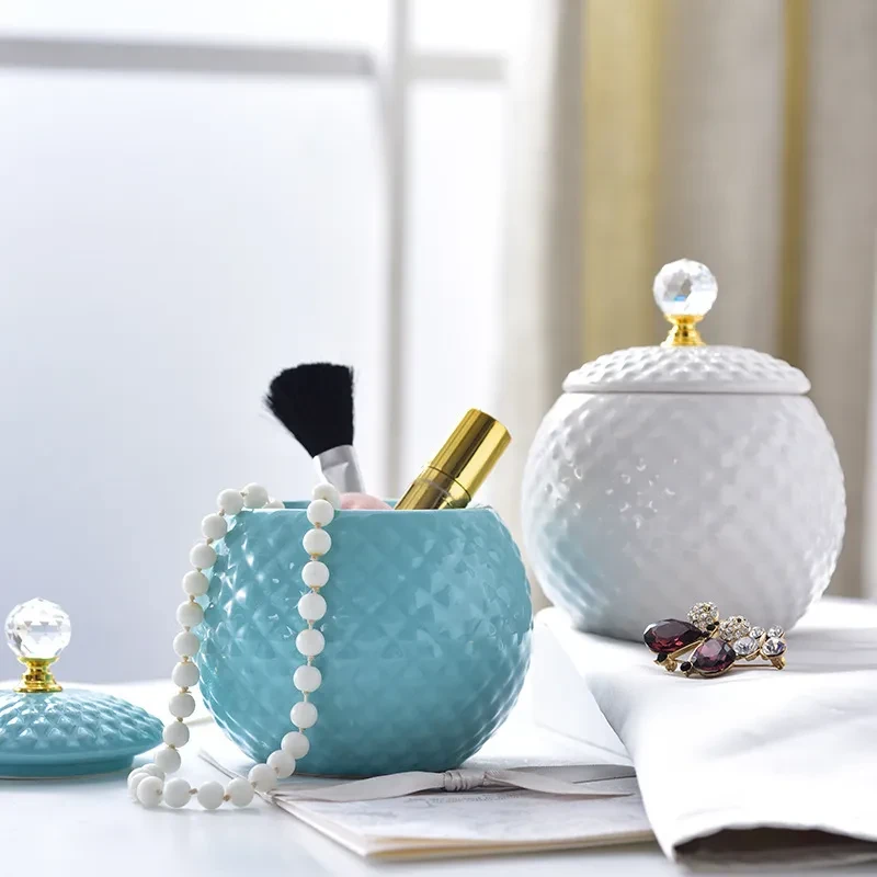 Light luxury ceramic storage tank