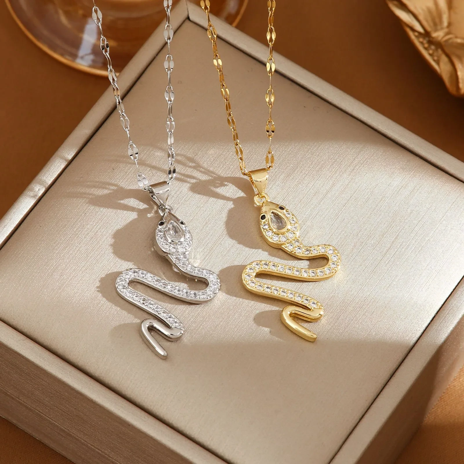Personality Snake Necklace With Rhinestone Design