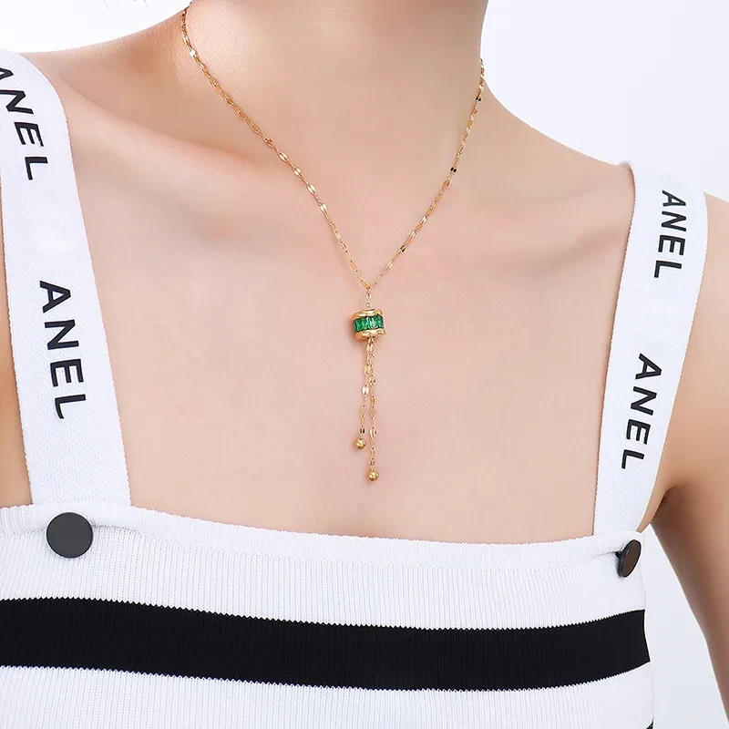 Niche Design Retro Light Luxury Emerald Tassel Pendant Necklace