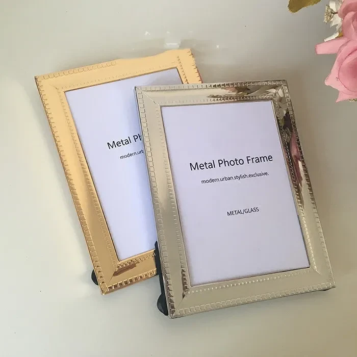 Nordic Light Luxury Golden Wide-brimmed Metal Table Photo Frame