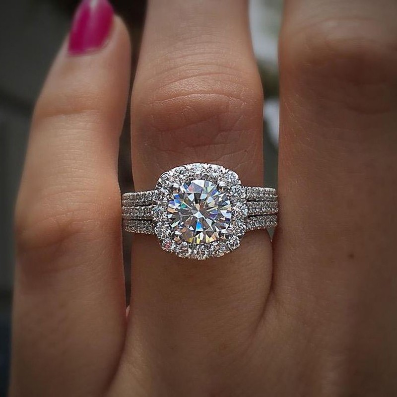 Huitan Women's Trendy Ring Brilliant Cubic Zirconia Luxury Engagement & Wedding Jewelry