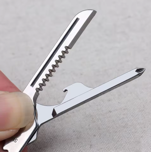 Keychain Tool Compact Multifunctional Keychain Gadget with Screwdriver Bottle Opener Emergency Tool