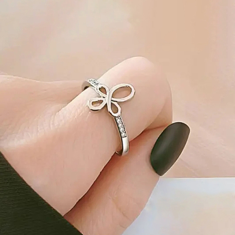 Simple Design Geometric Ring Cross Female