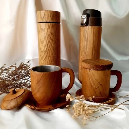 Aesthetic thermos and cup set made of teak wood coated with stainless steel