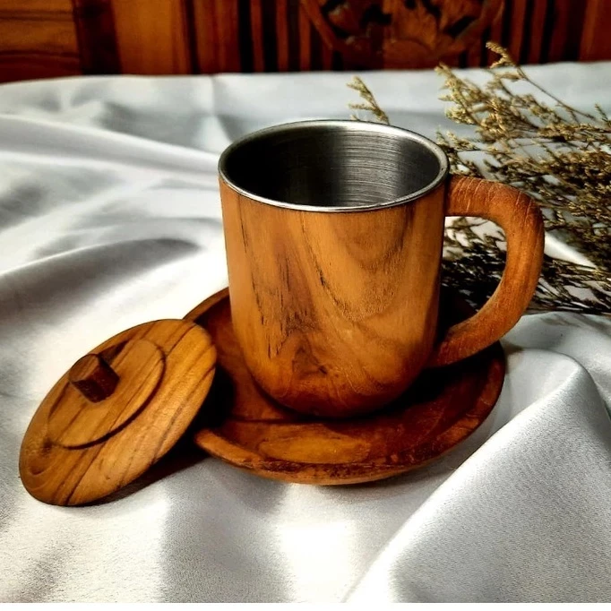 Aesthetic thermos and cup set made of teak wood coated with stainless steel
