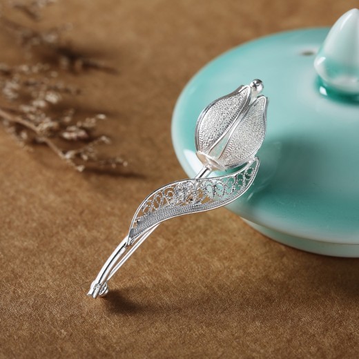 Simple pin autumn and winter coat collar pin