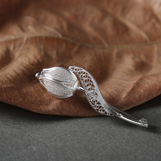 Simple pin autumn and winter coat collar pin