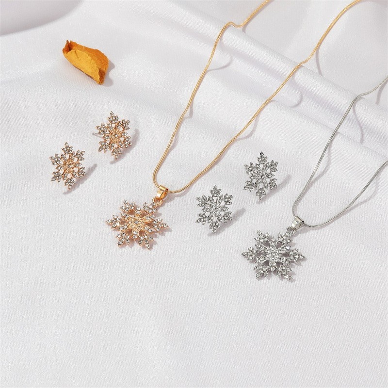 Zircon Snowflake Necklace