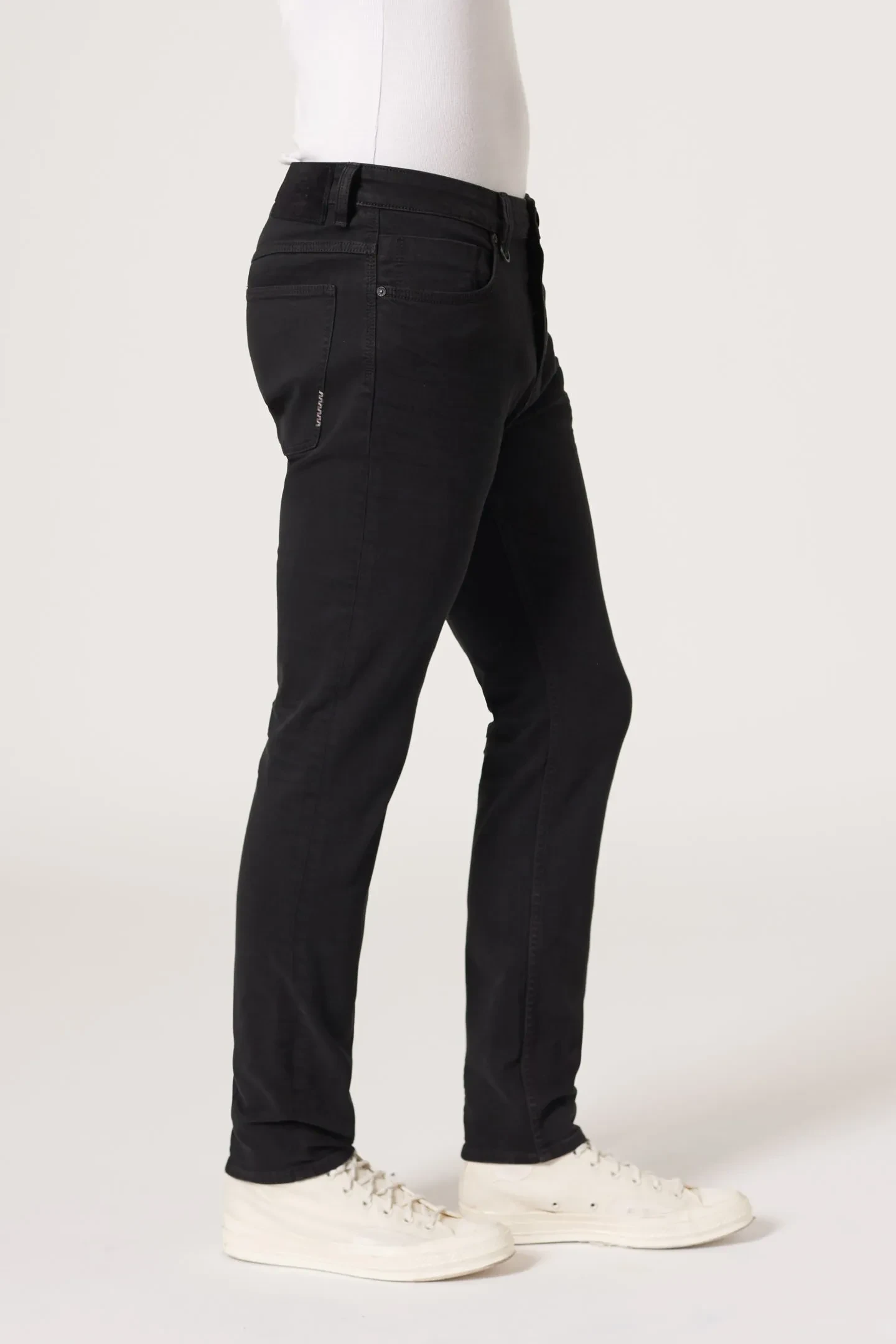 Men Neuw Ray Tapered Jeans