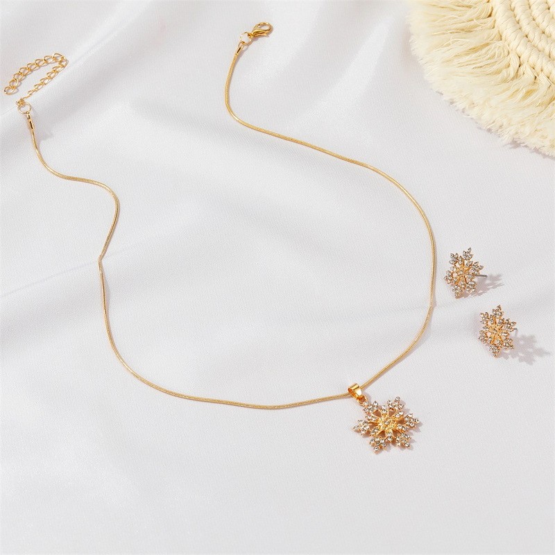 Zircon Snowflake Necklace