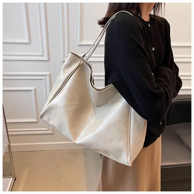 Glossy Large Capacity Commuter Retro Fashion Tote Bag