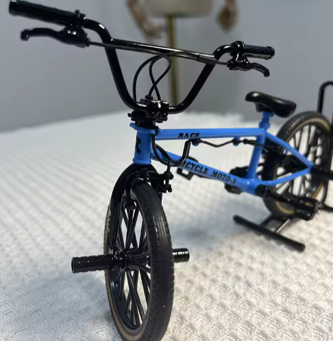 1:8 Mini Model Alloy Bicycle With Parking Rack Diecast Decoration Metal Mountain Finger Blue Bmx Bike Simulation Gifts Boys Toys