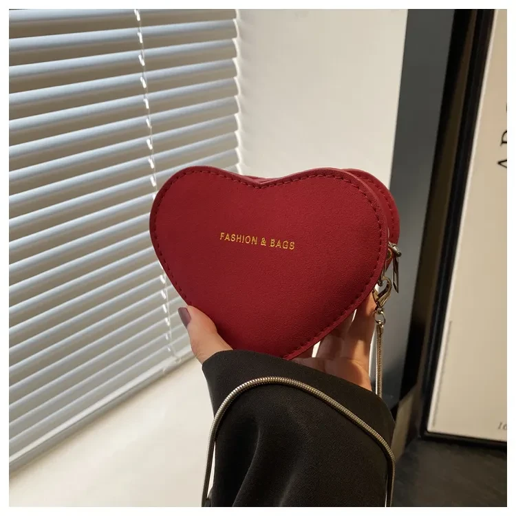 Vintage Heart-Shaped Mini Chain Crossbody Bag