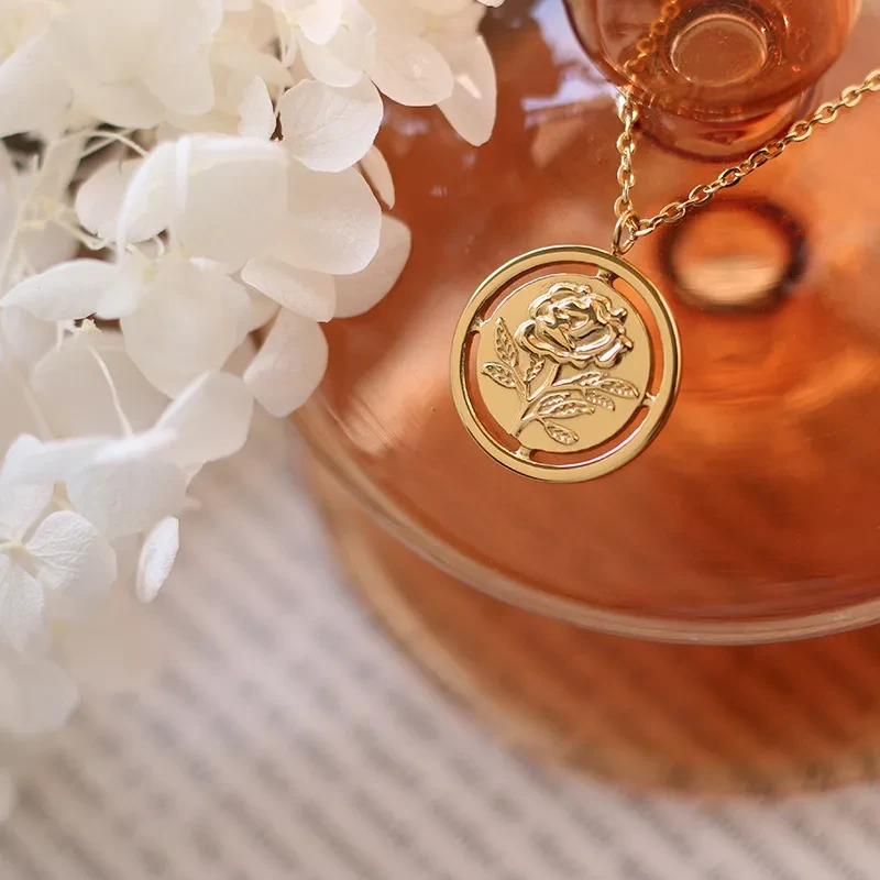 Titanium Steel French Retro Three-dimensional Flower Cutout Rose Necklace Electroplated 18K Gold