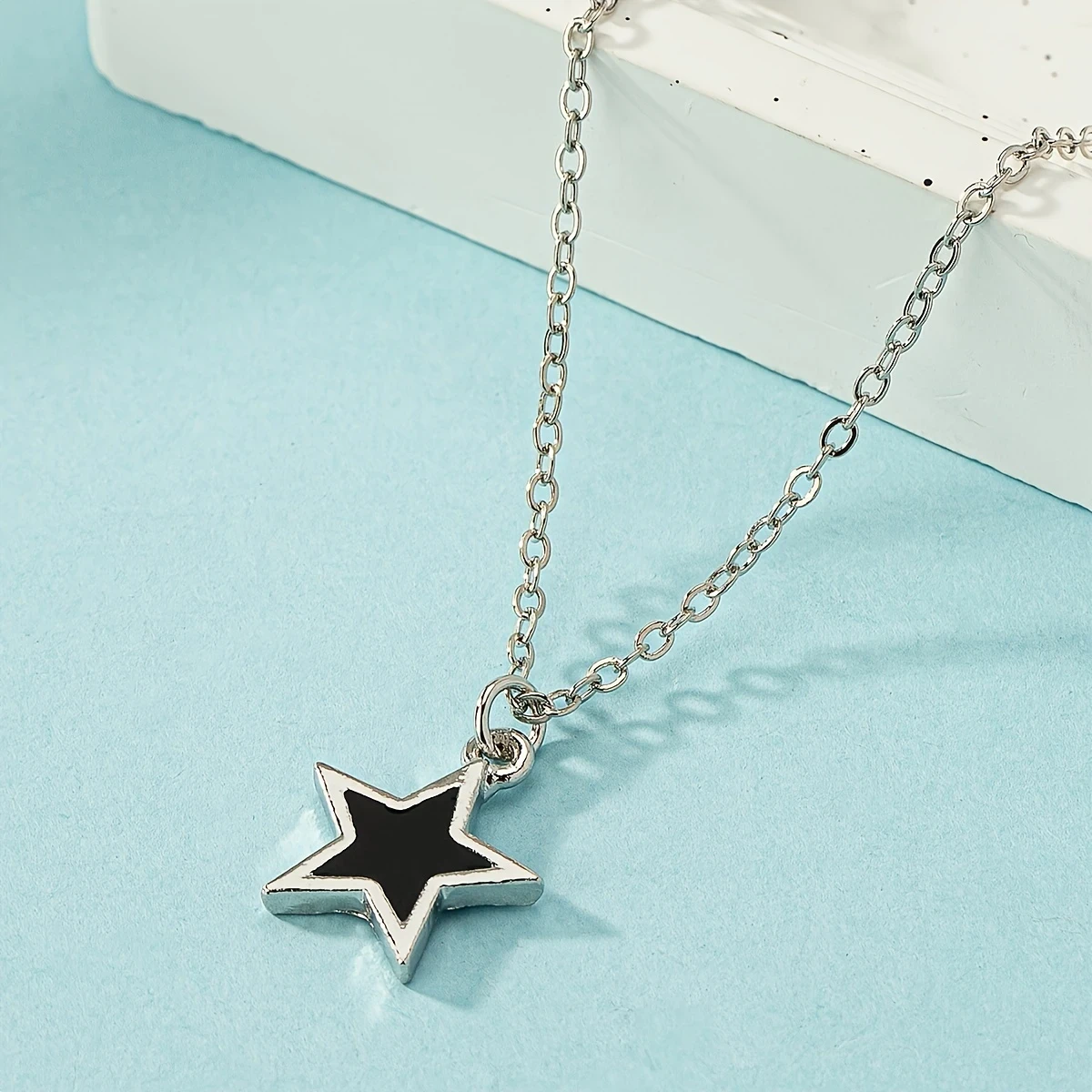 Elegant & Sexy Star Pendant Necklace for Women Zinc Alloy, Perfect for Daily Wear or Vacation